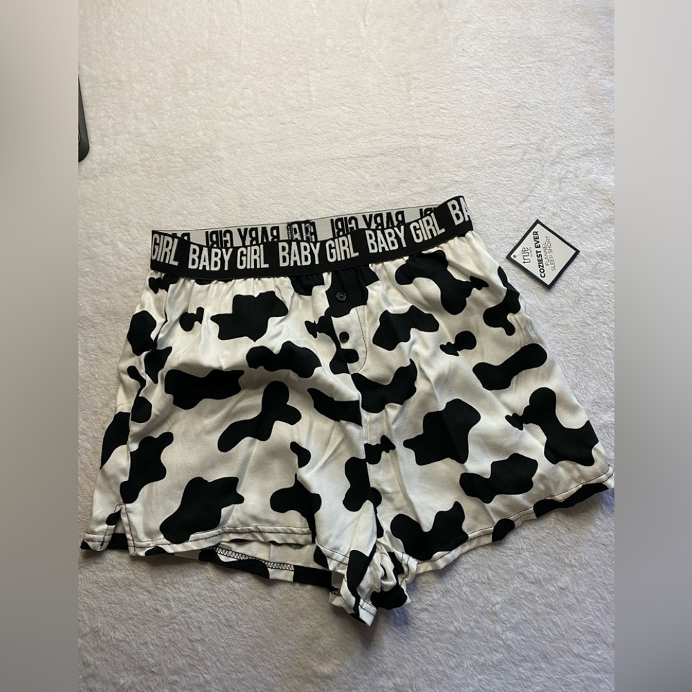 Rue21 Women’s Sz M Black & White Cow Flannel Sleep Shorts “BABY GIRL”